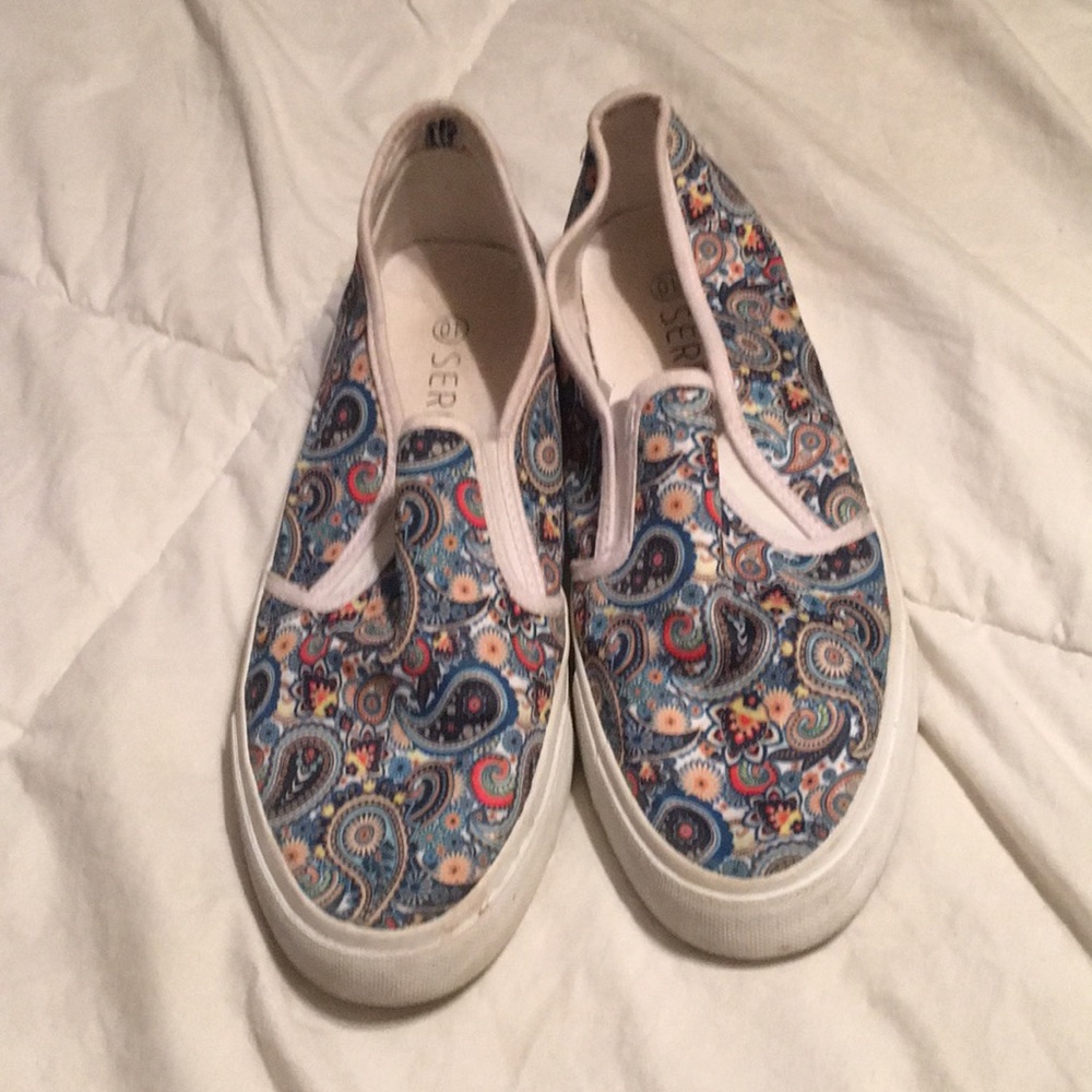 Serra slip on canvas shoes
